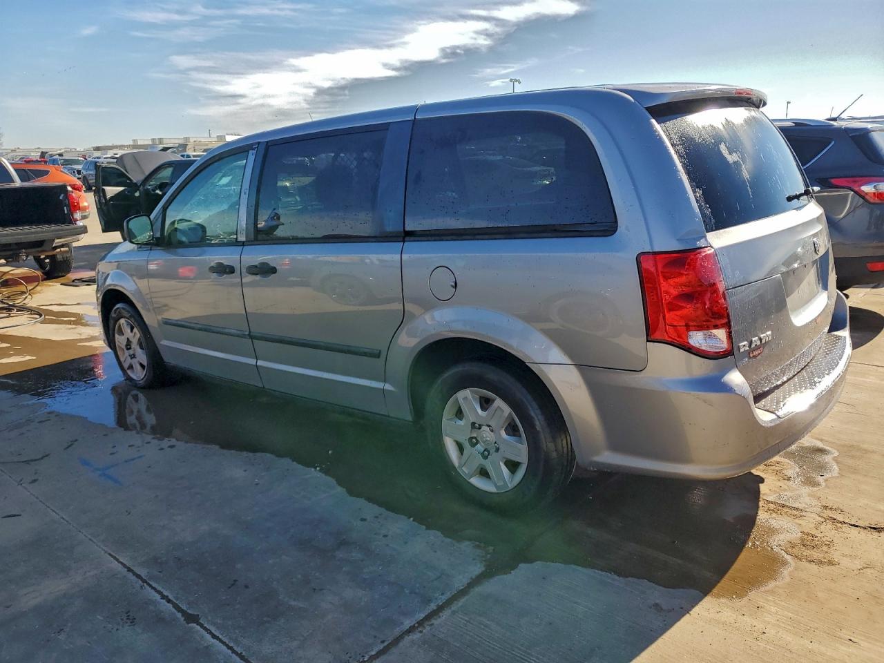 2013 RAM Tradesman VIN 2C4JRGAG0DR764036 photo 2