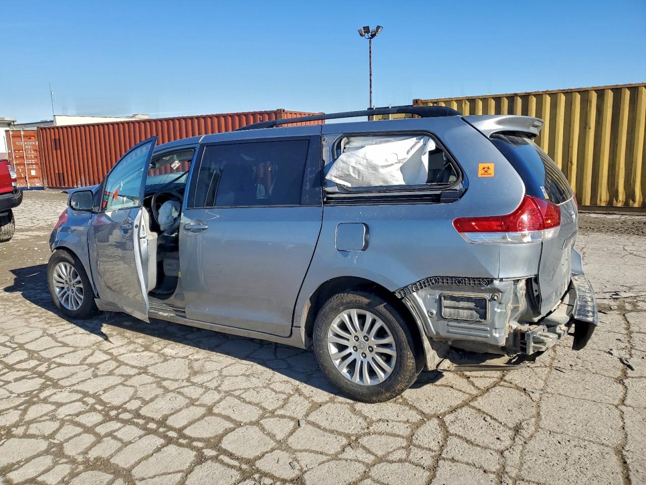 2013 Toyota All models VIN 5TDYK3DC7DS356550 photo 2
