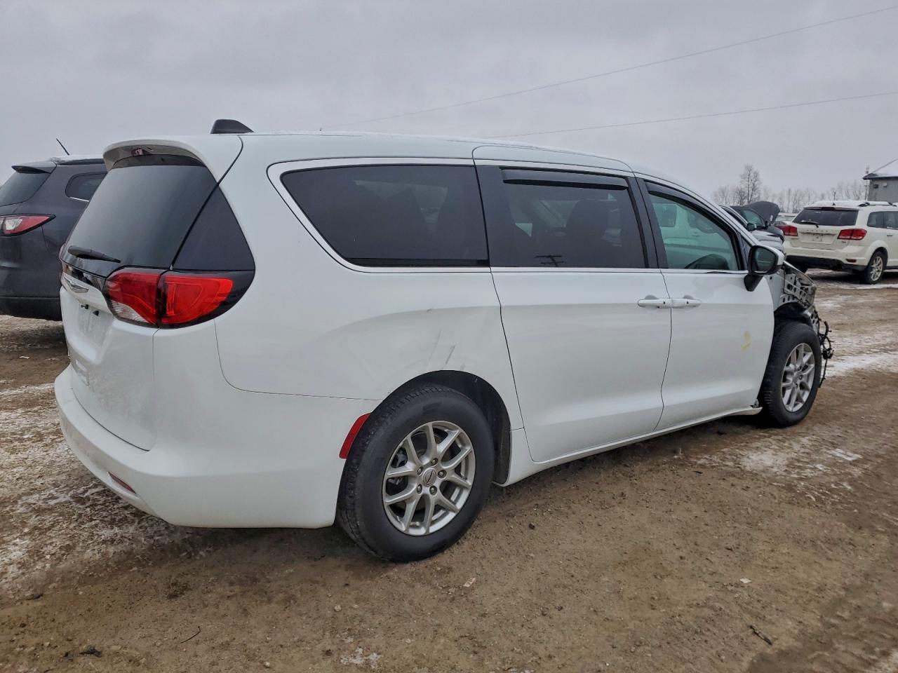 2022 Chrysler Minivan VIN 2C4RC1CG9NR144219 photo 3
