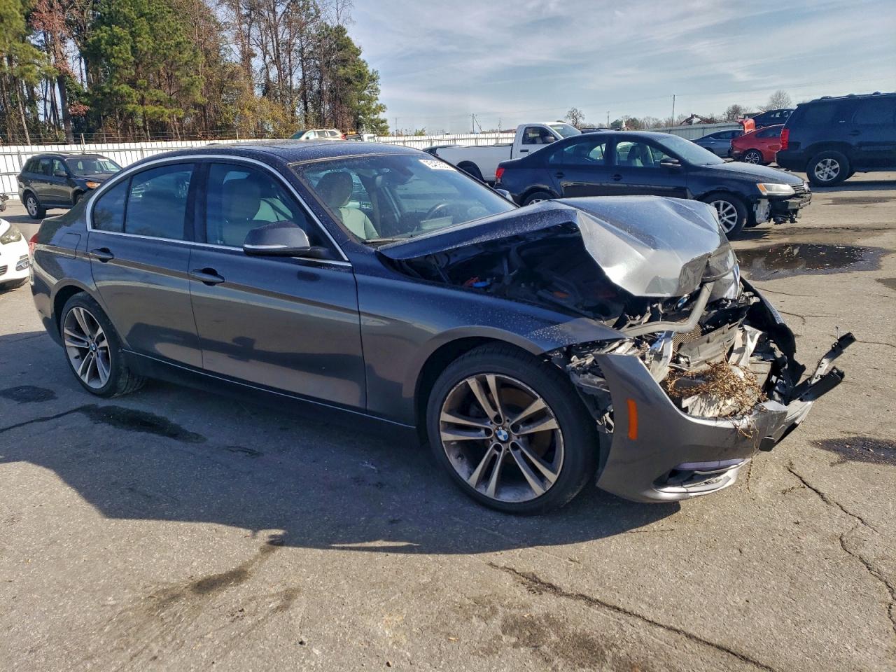 2017 BMW 3 series VIN WBA8D9G52HNU58423 photo 4