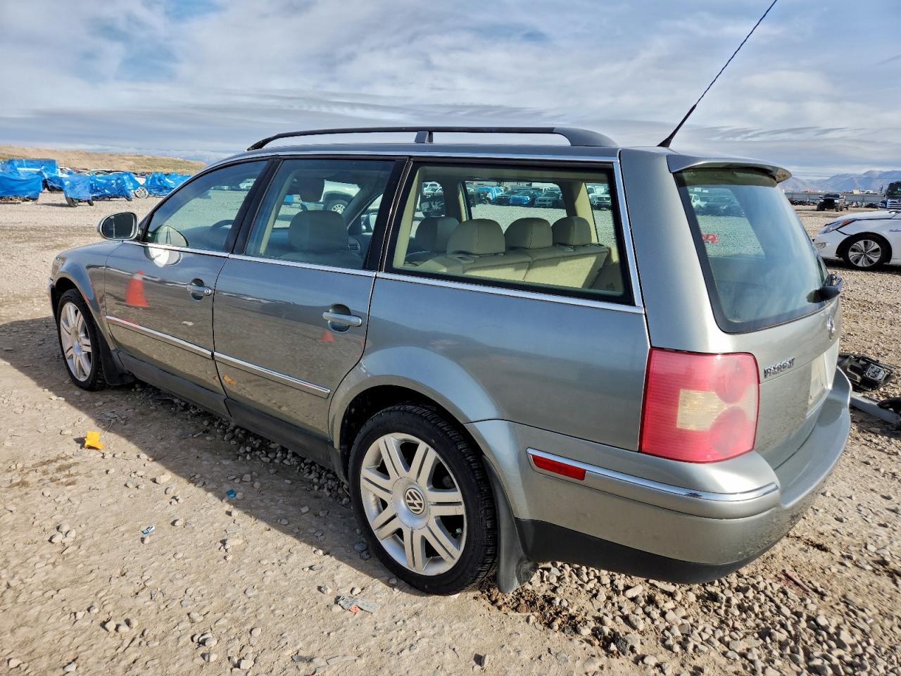 2005 Volkswagen Passat VIN WVWYU63B15E106877 photo 2