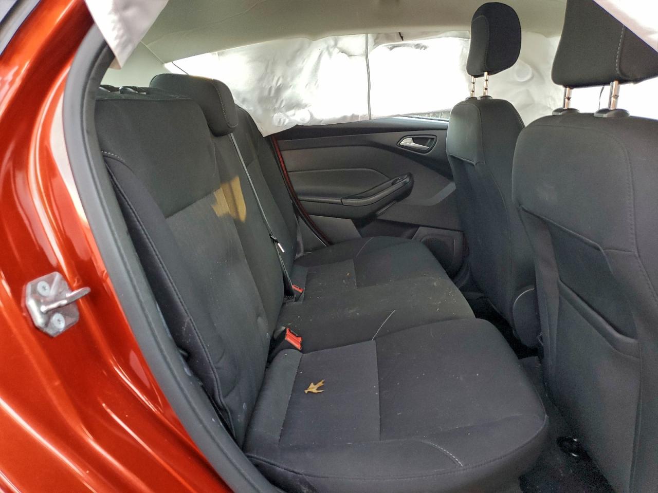 2018 Ford Focus VIN 1FADP3K23JL254899 photo 10