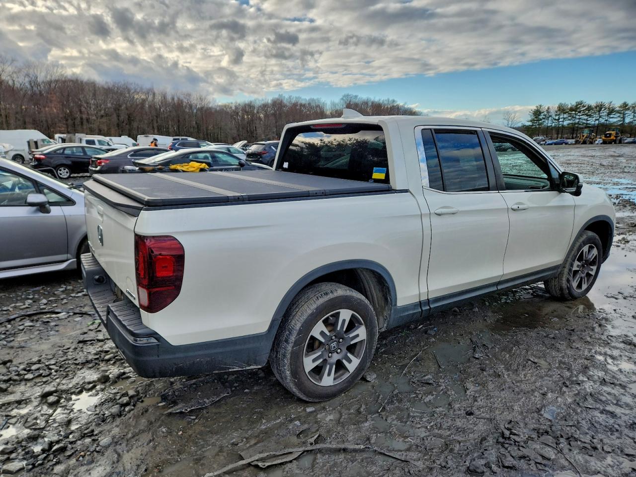 2018 Honda Ridgeline VIN 5FPYK3F65JB008356 photo 3