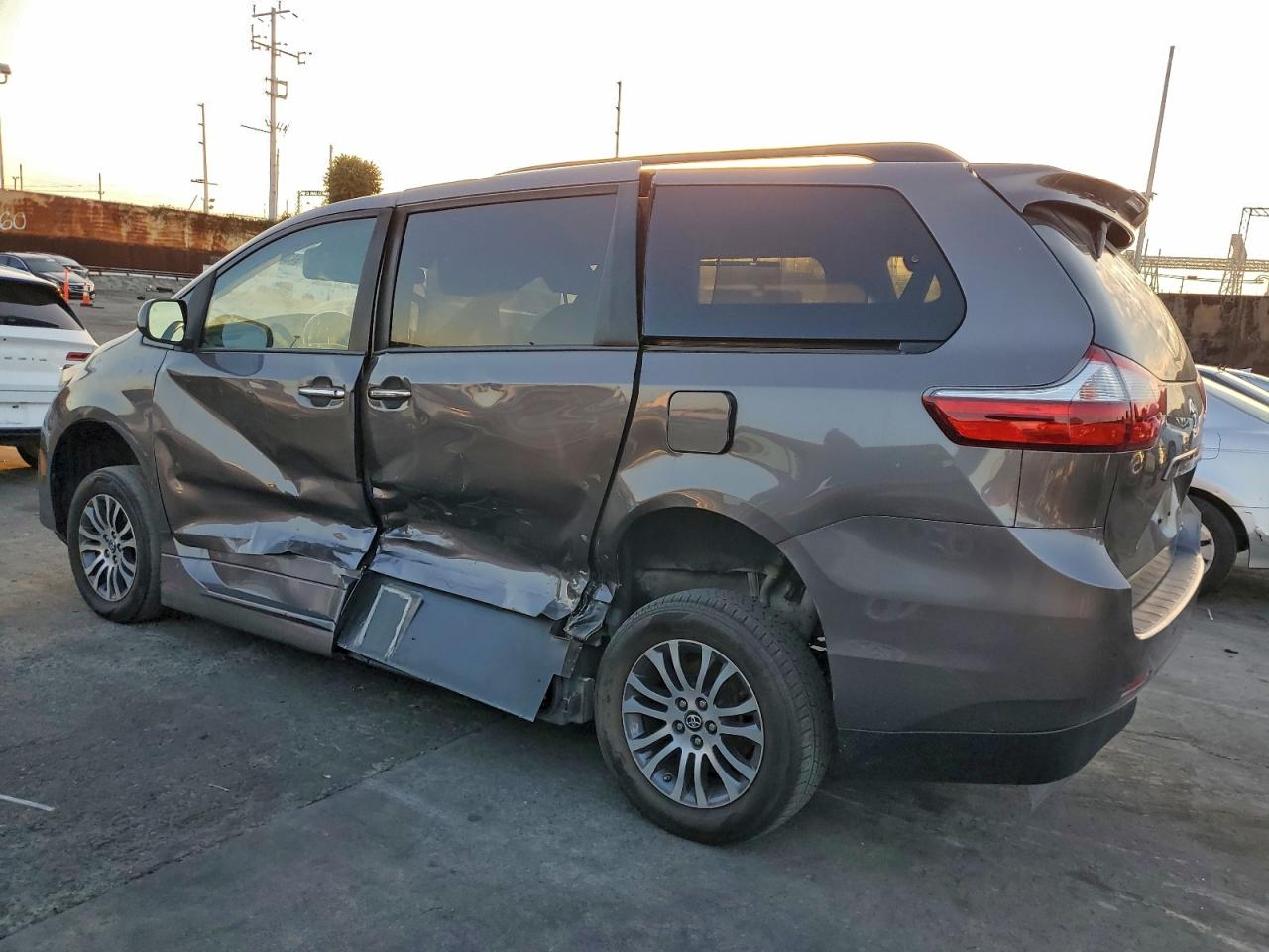 2019 Toyota All models VIN 5TDYZ3DC4KS017088 photo 2