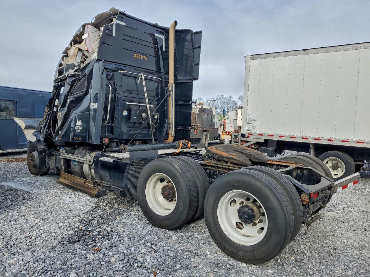 2022 VOLVO Vn VIN 4V4NC9EH0NN315587 photo 3