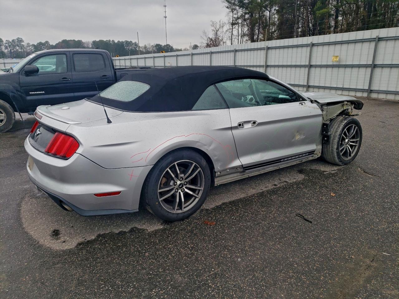 2016 Ford All models VIN 1FATP8UH8G5329085 photo 3