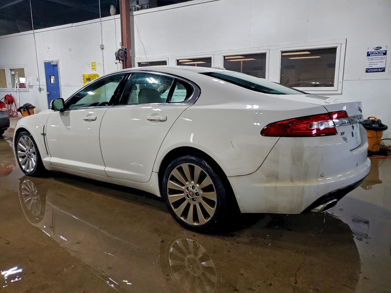 2009 Jaguar Xf VIN SAJWA05B19HR29678 photo 2