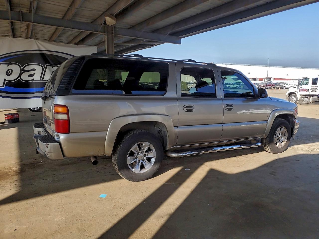 2003 CHEV Suburban VIN 3GNFK16T73G176904 photo 3