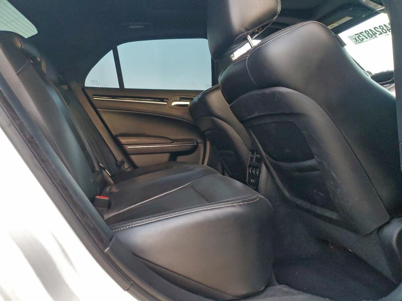 2017 Chrysler 300 VIN 2C3CCABGXHH572368 photo 10