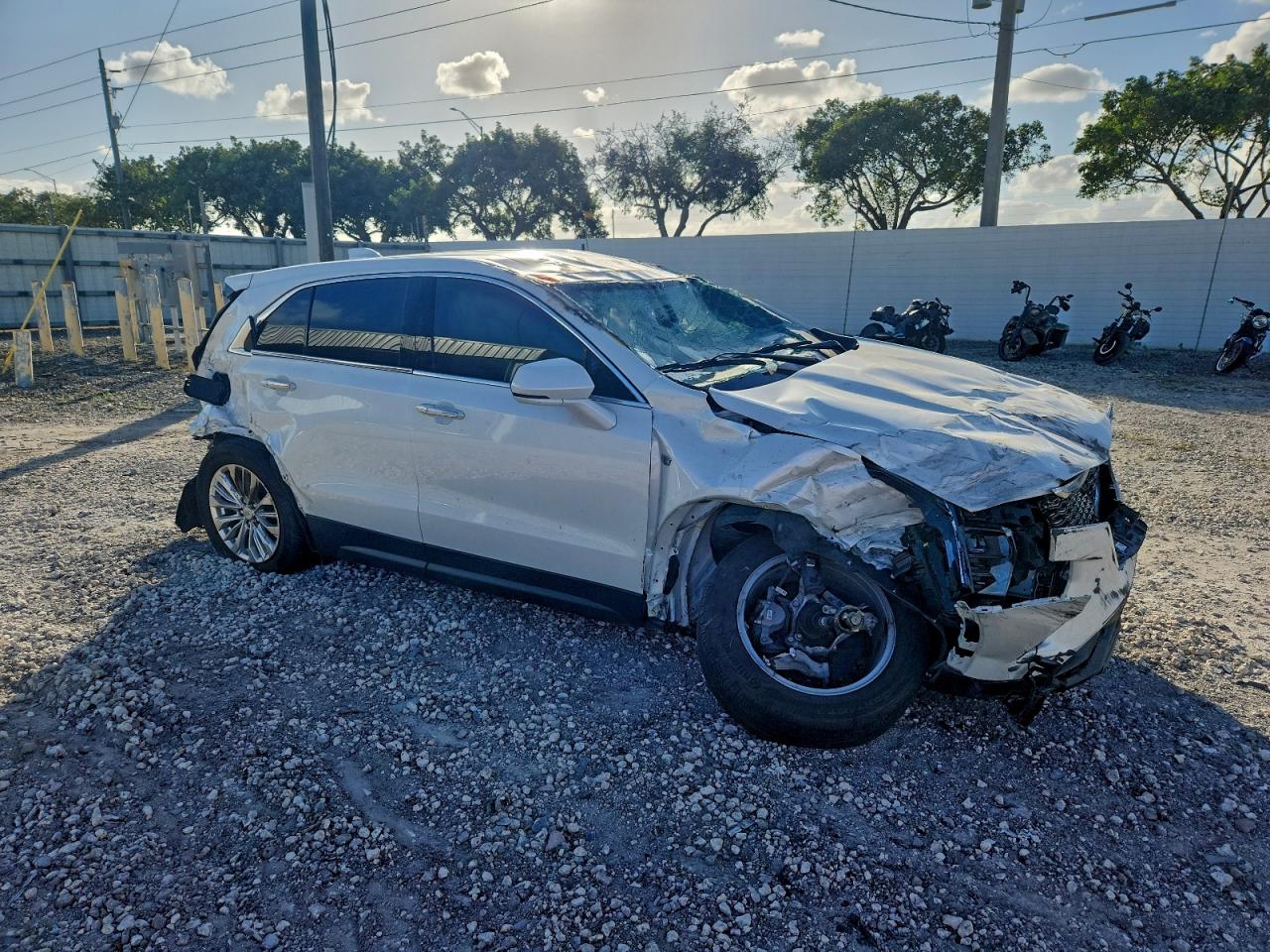 2024 Cadillac Xt4 VIN 1GYAZAR48RF120896 photo 4