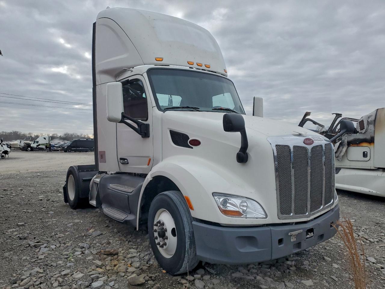 2018 PETERBILT All models VIN 1XPBA48X3JD477710 photo 1