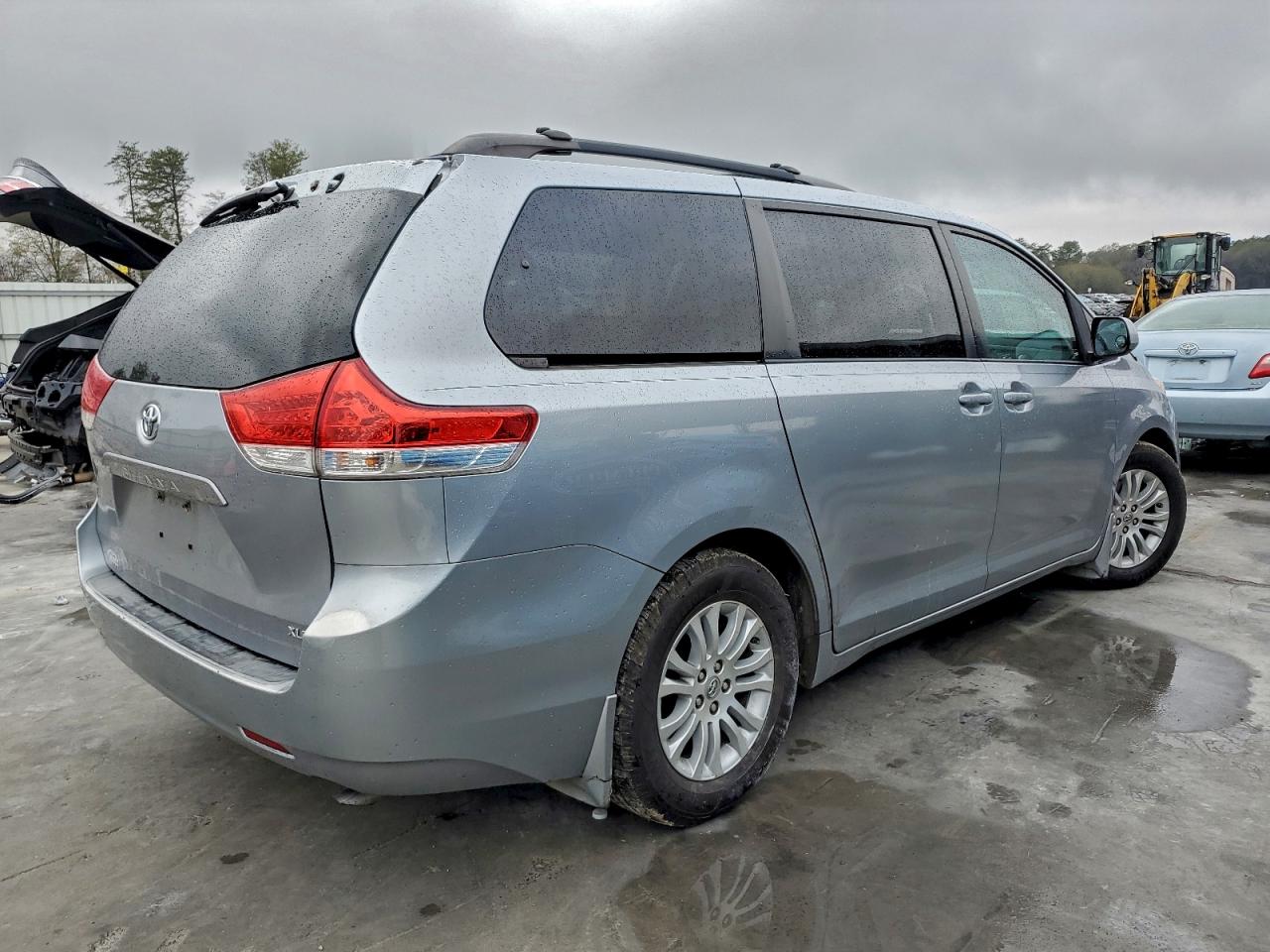 2011 TOYOTA All models VIN 5TDYK3DC0BS161757 photo 3
