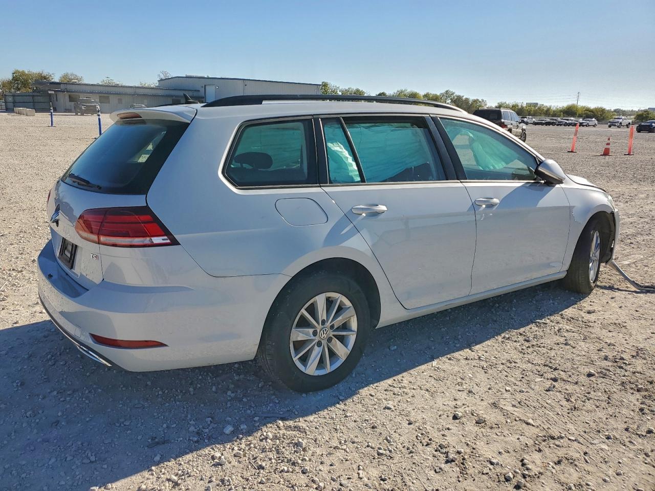 2018 Volkswagen Golf VIN 3VWD17AU5JM768013 photo 3
