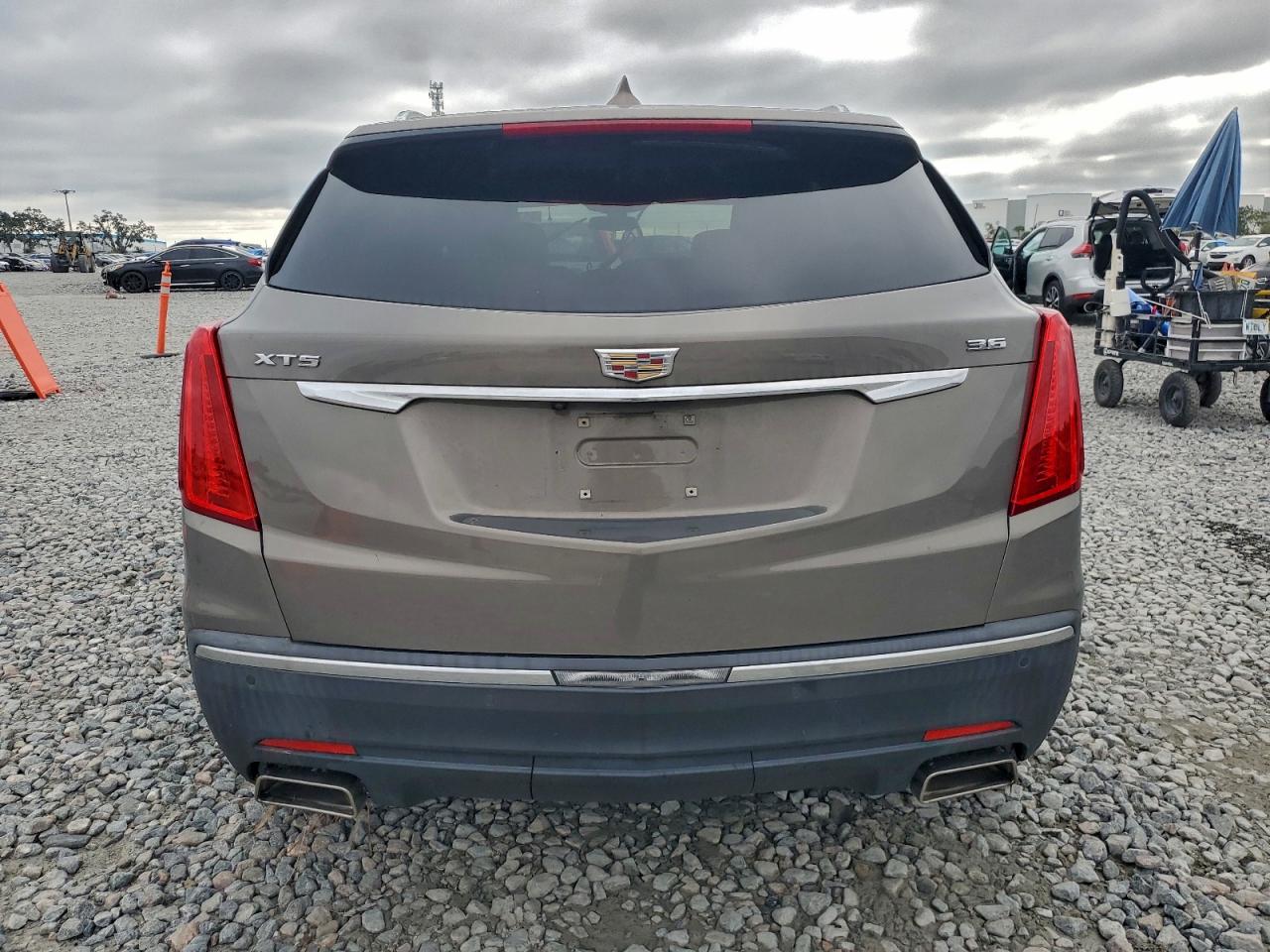 2017 Cadillac Xt5 VIN 1GYKNARS2HZ240947 photo 6