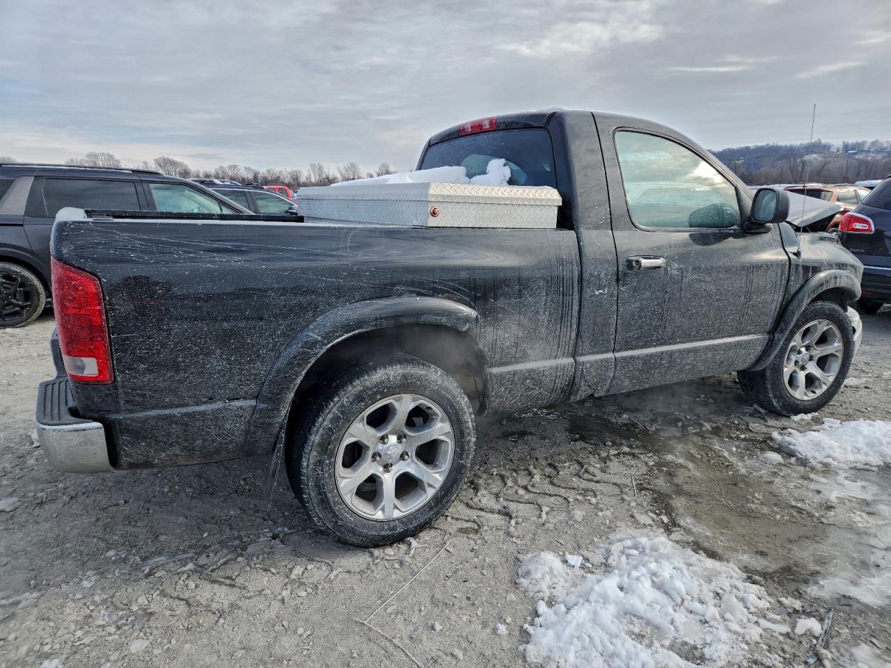 2002 Dodge Ram 1500 VIN 1D7HA16K82J262267 photo 3