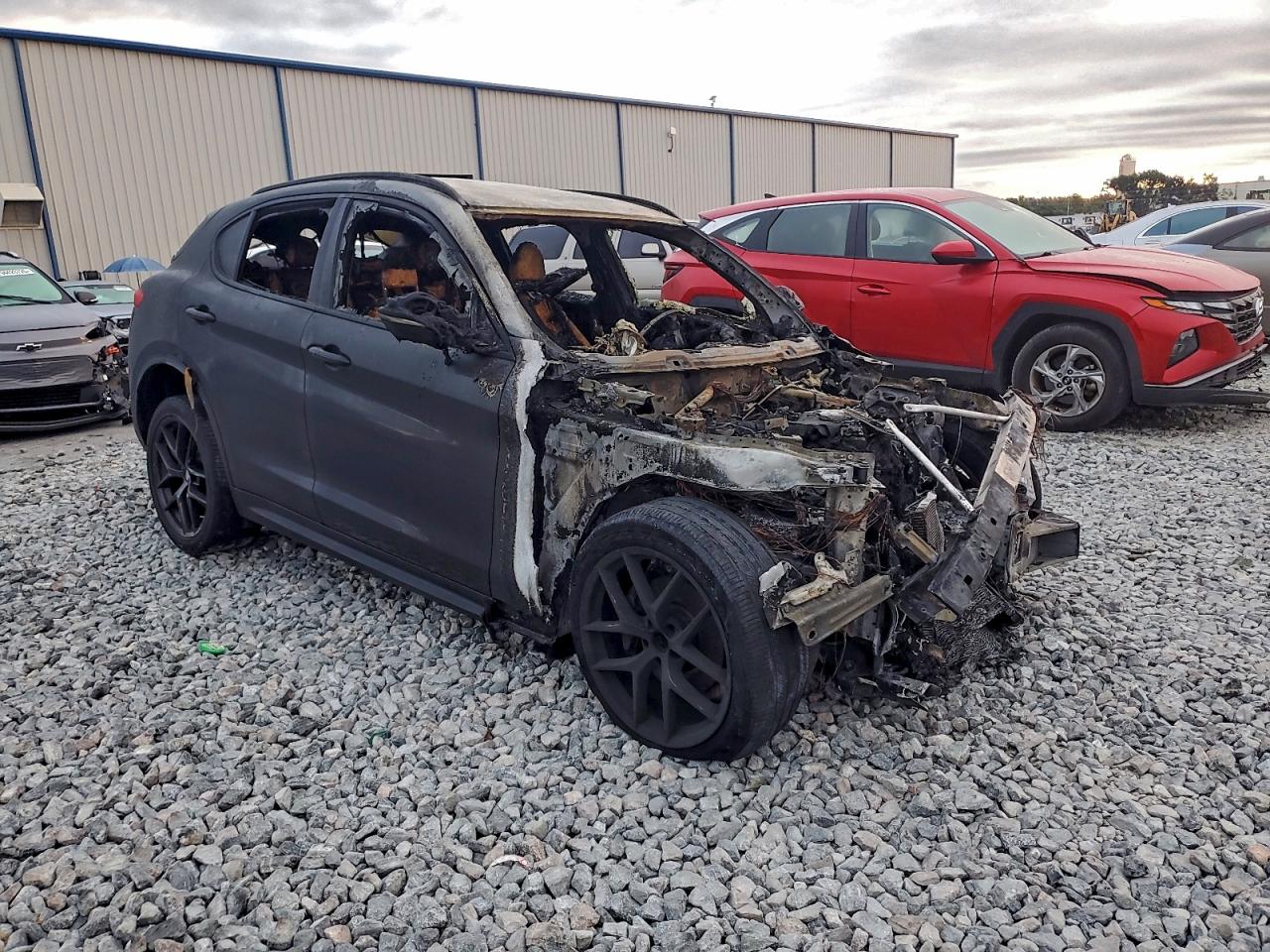 2019 Alfa Stelvio VIN ZASPAJANXK7C71340 photo 4