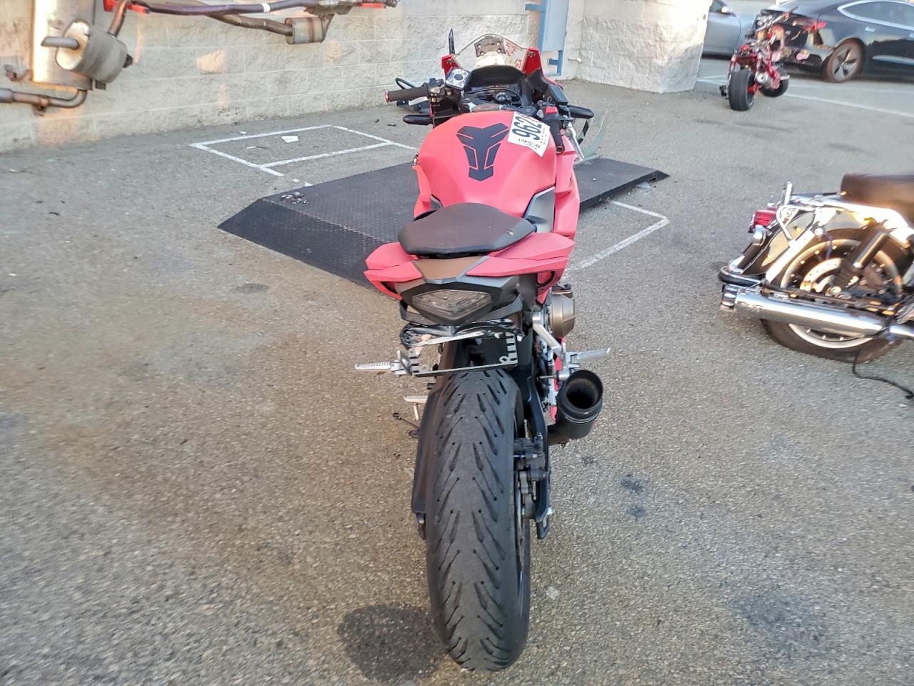 2022 Honda Cbr cycle VIN MLHPC6256N5300053 photo 4