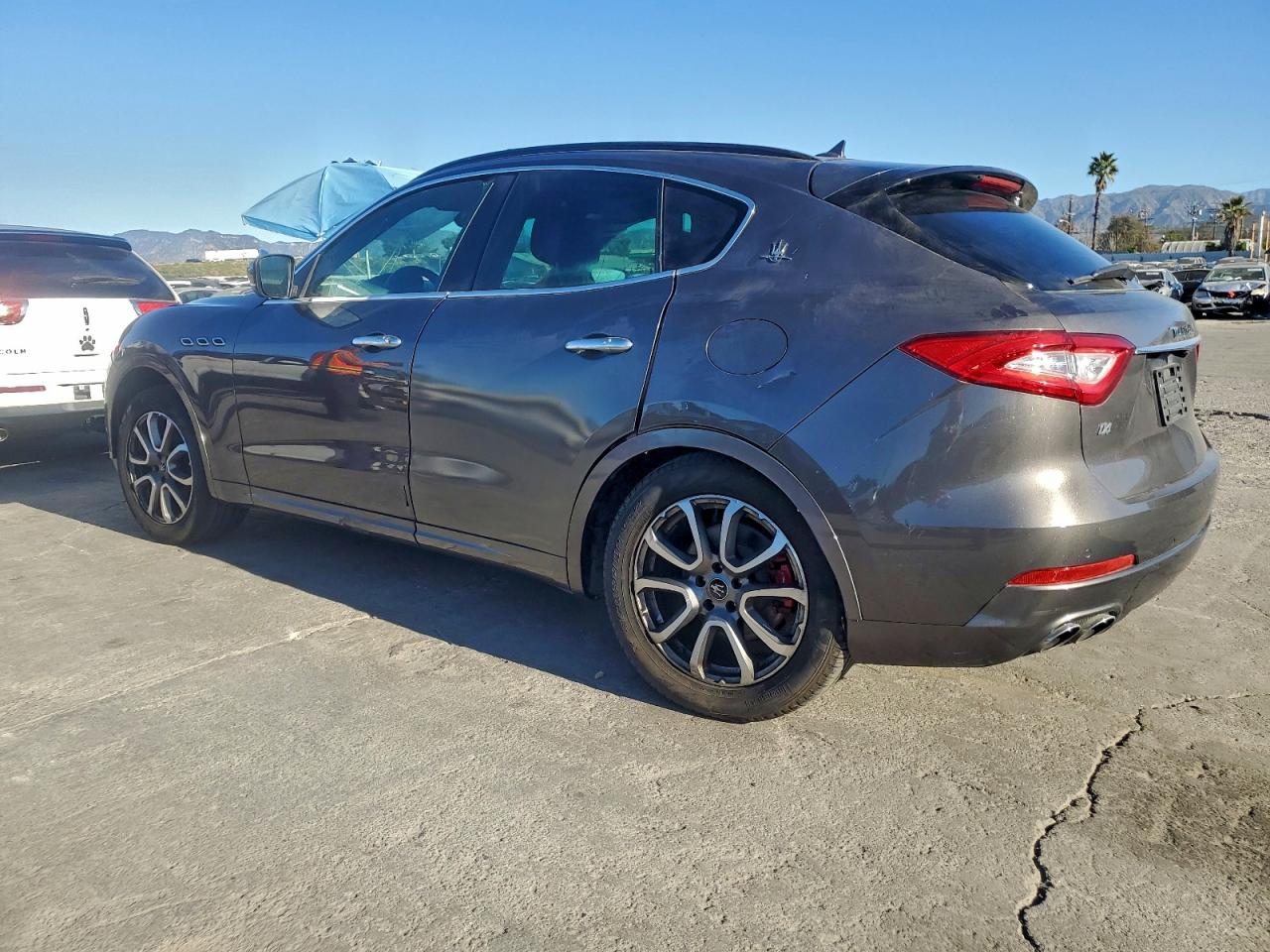 2019 Maserati All models VIN ZN661XUA5KX322564 photo 2