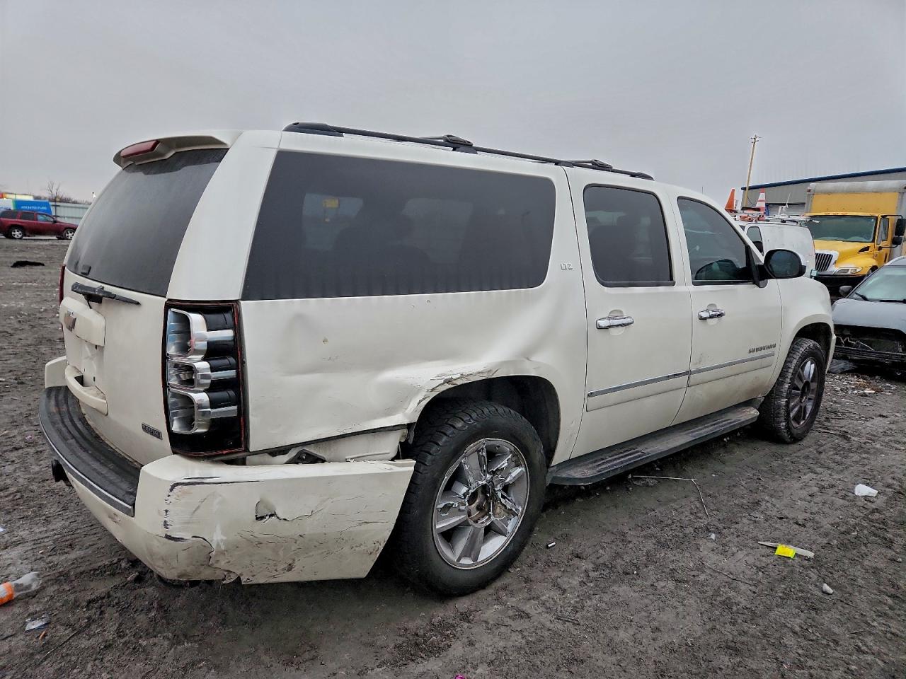 2010 Chevrolet Suburban VIN 1GNUCKE0XAR176491 photo 3