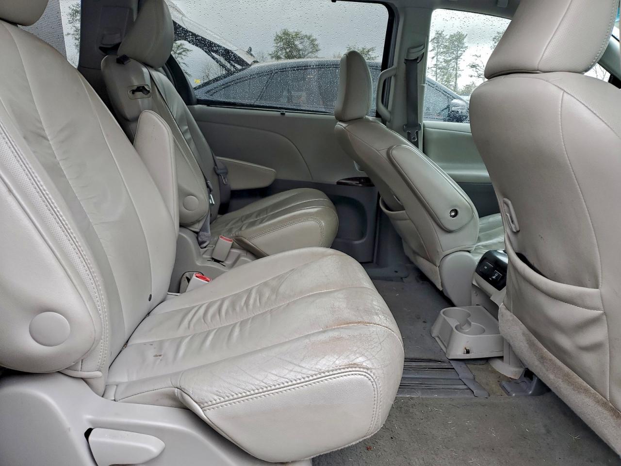 2011 TOYOTA All models VIN 5TDYK3DC0BS161757 photo 11