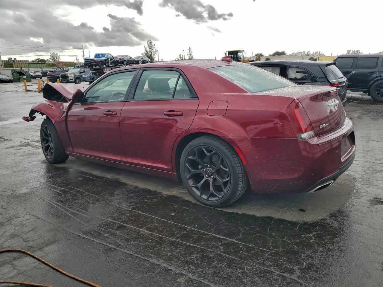 2019 Chrysler 300 VIN 2C3CCABG5KH654015 photo 2