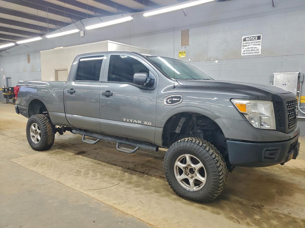 2017 Nissan TITAN VIN 1N6BA1F31HN526226 photo 4