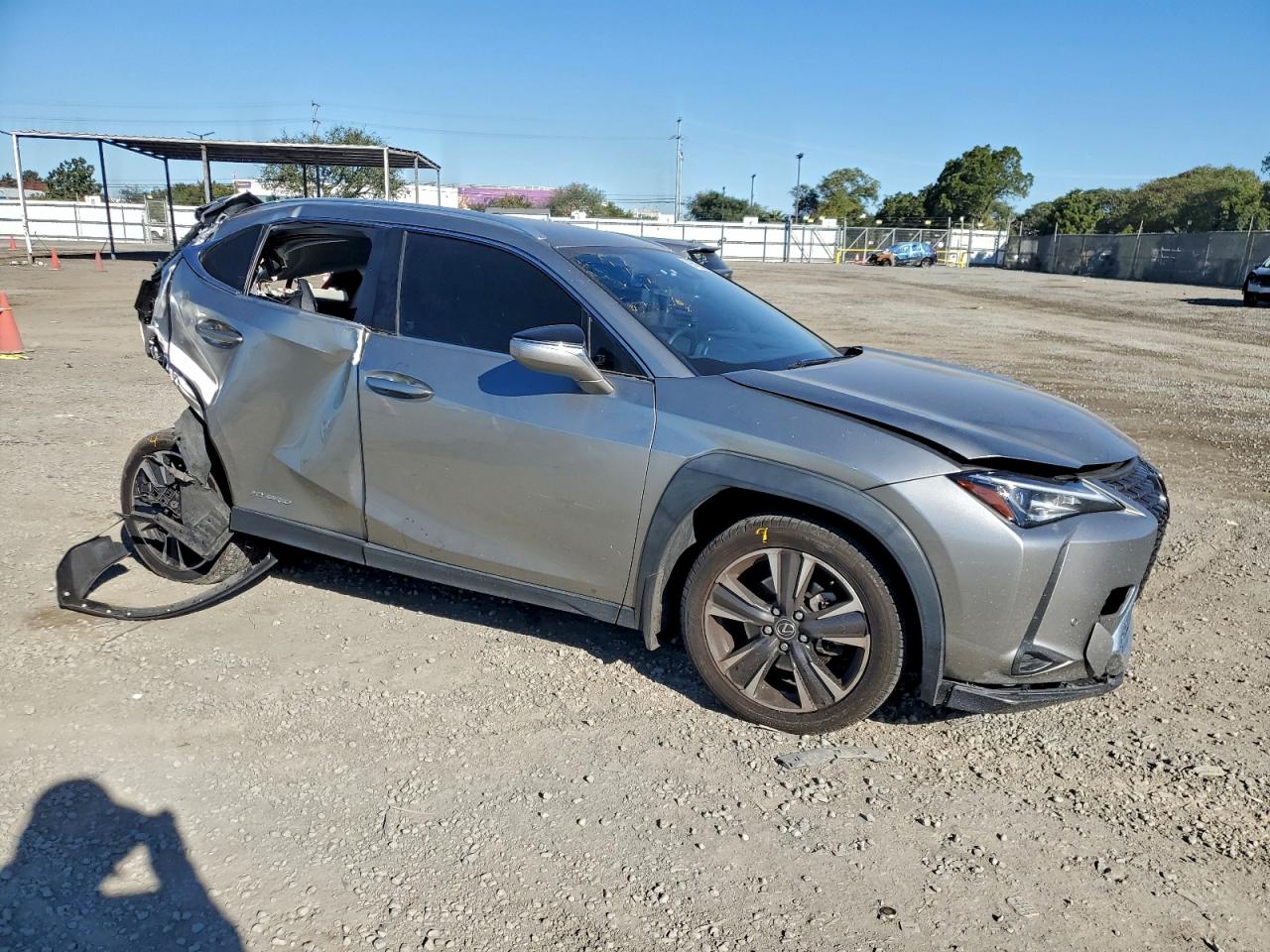 2022 Lexus Ux 250h ba VIN JTHX9JBH9N2059961 photo 4