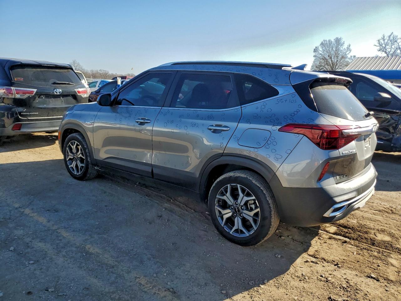 2023 Kia Seltos VIN KNDERCAA0P7421349 photo 2