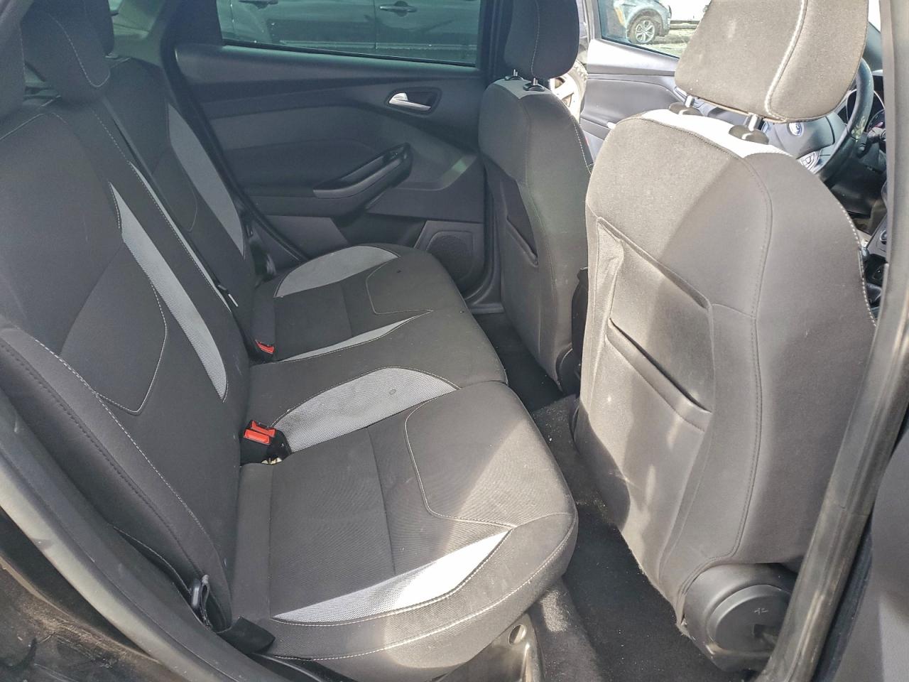 2016 Ford Focus VIN 1FADP3L90GL337212 photo 10