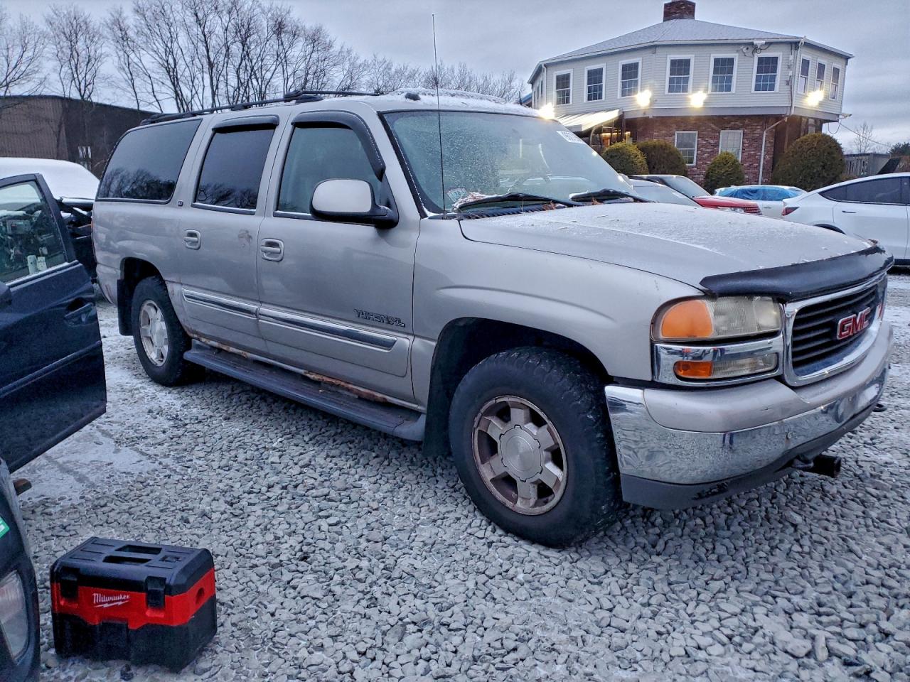 2005 GMC Yukon VIN 1GKFK16Z35J231948 photo 4