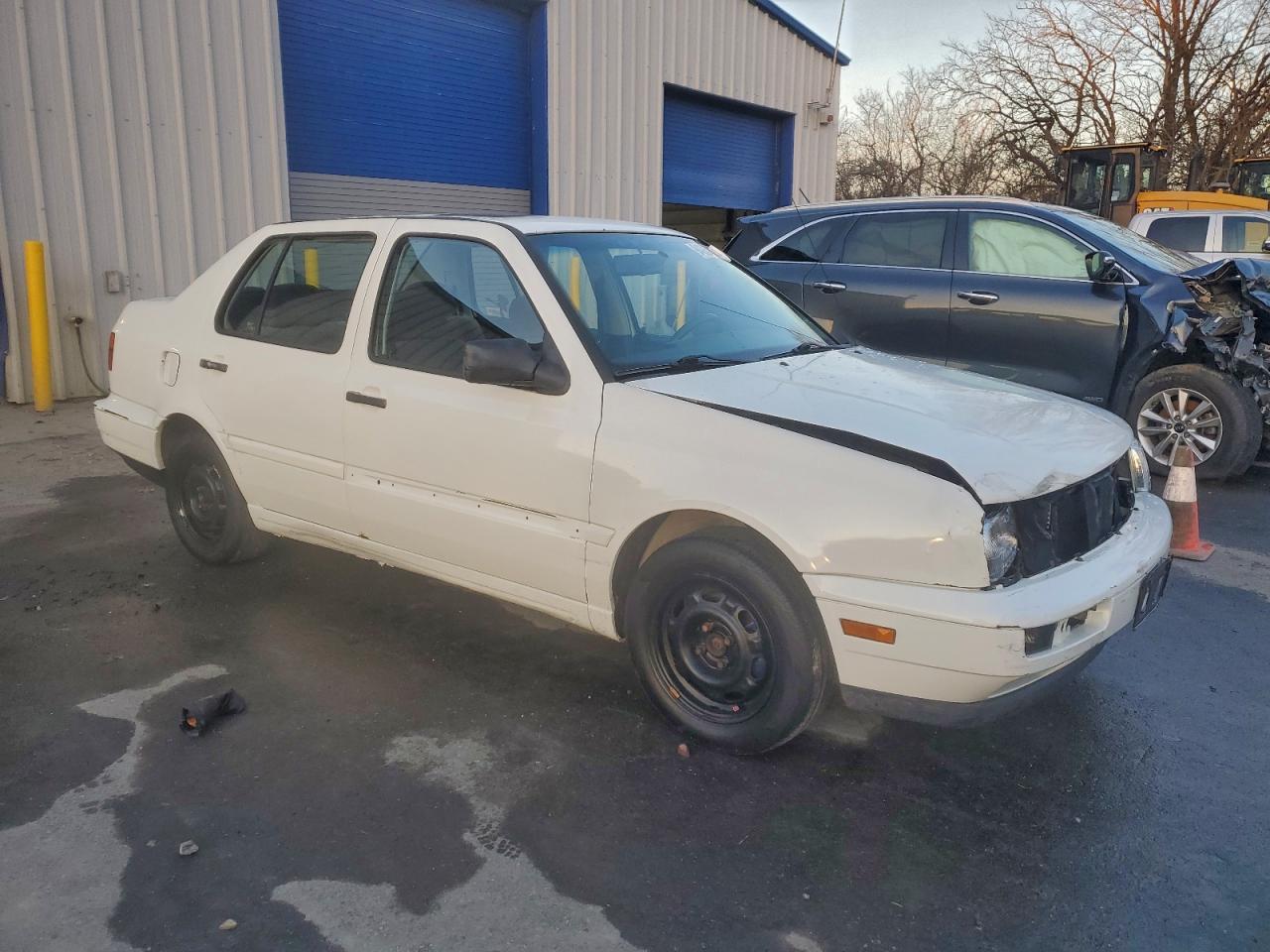 1998 Volkswagen Jetta VIN 3VWRA81H6WM107693 photo 4